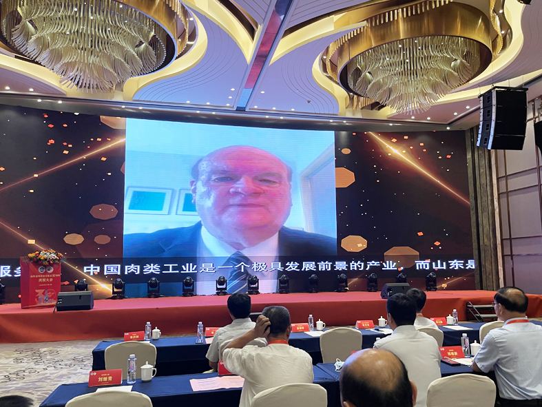 查維斯參加2022年山東省肉類協(xié)會建會30周年大會